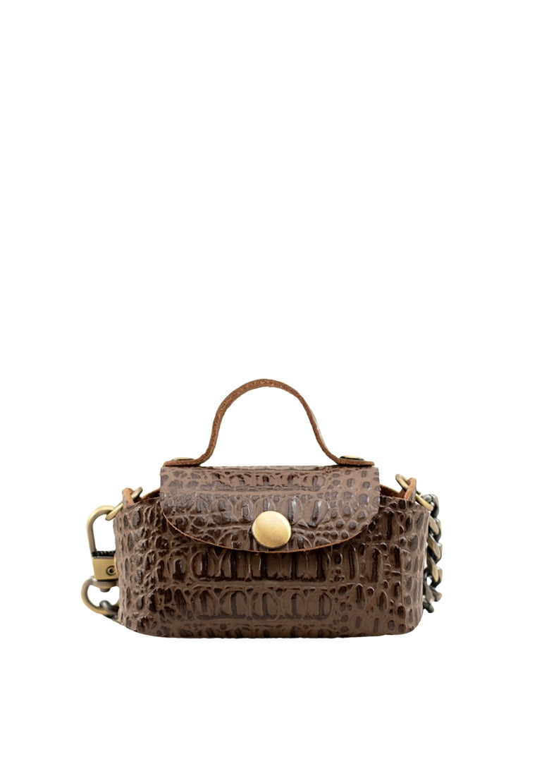 Blythe, Mocha Crompton