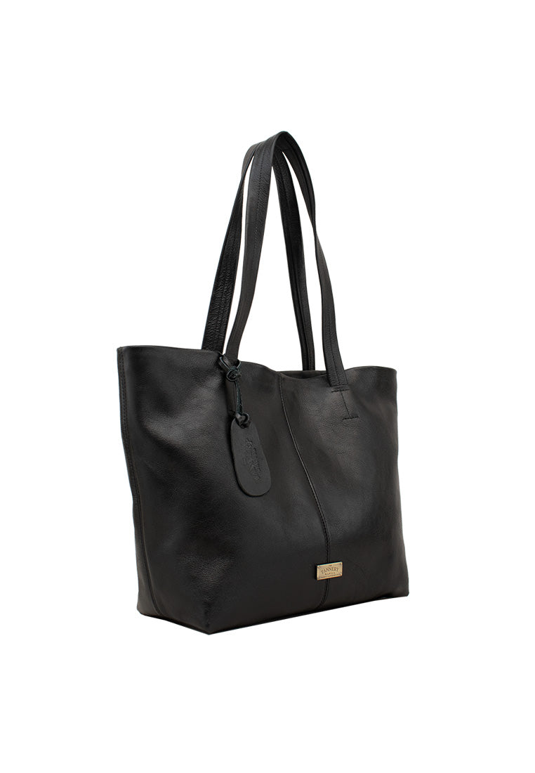 Kelsie, Black