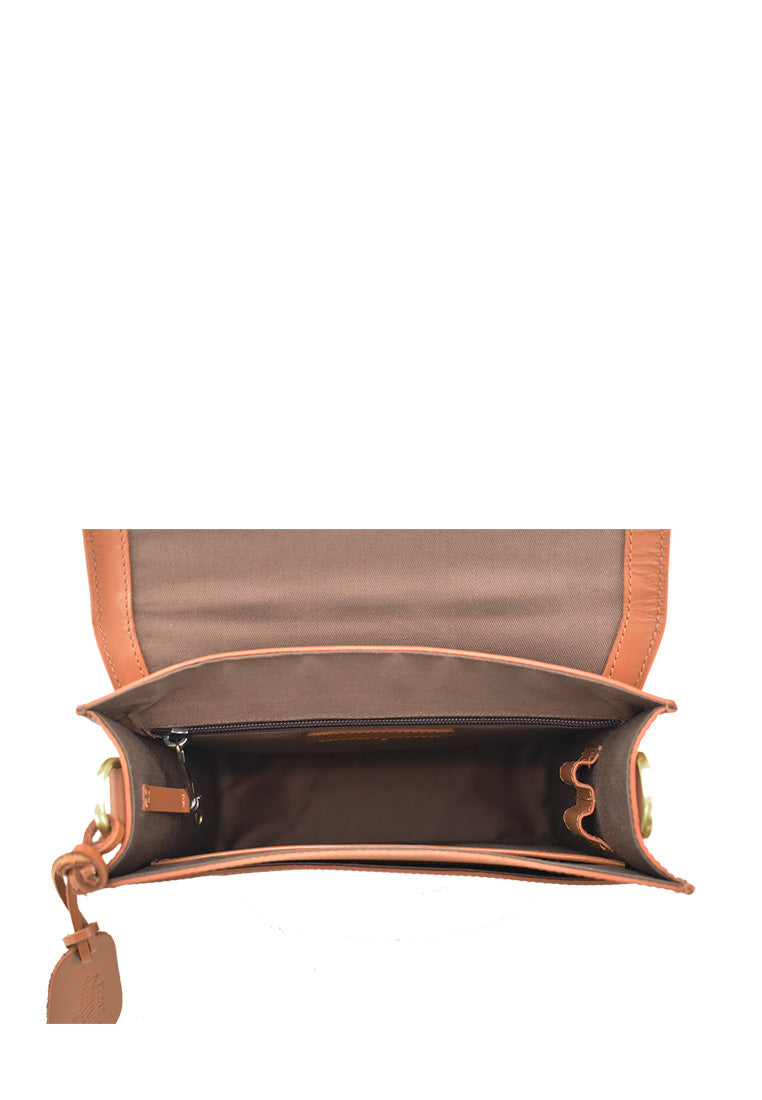 The Maximus, Sienna Tan