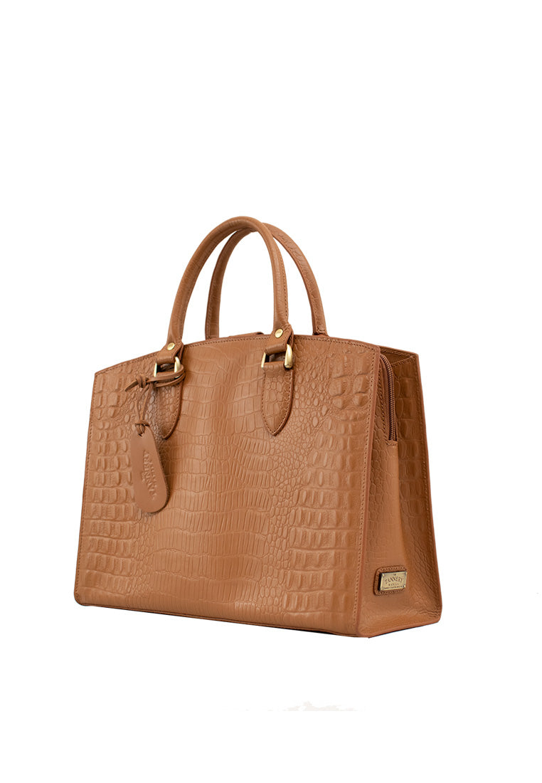 The Pauline, Tan Hunter