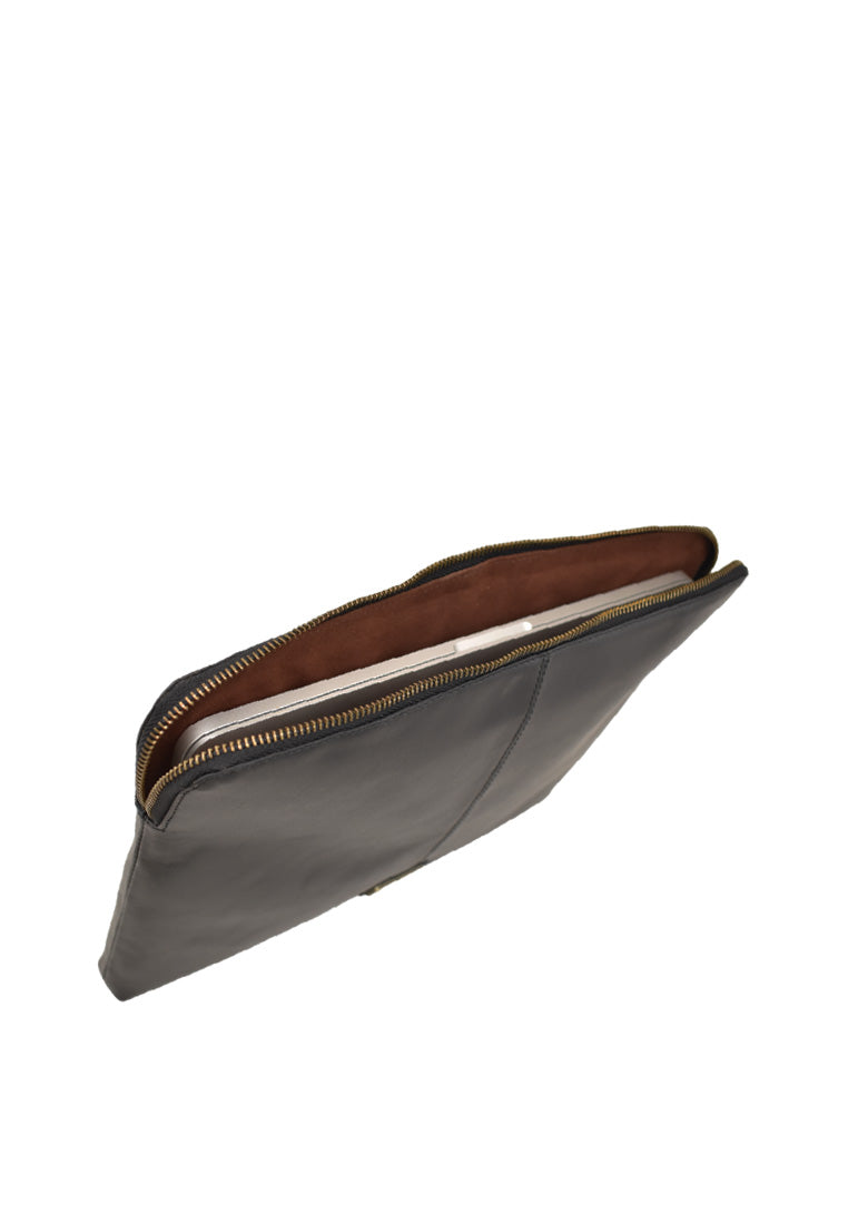 Zachary (L), Black Nappa