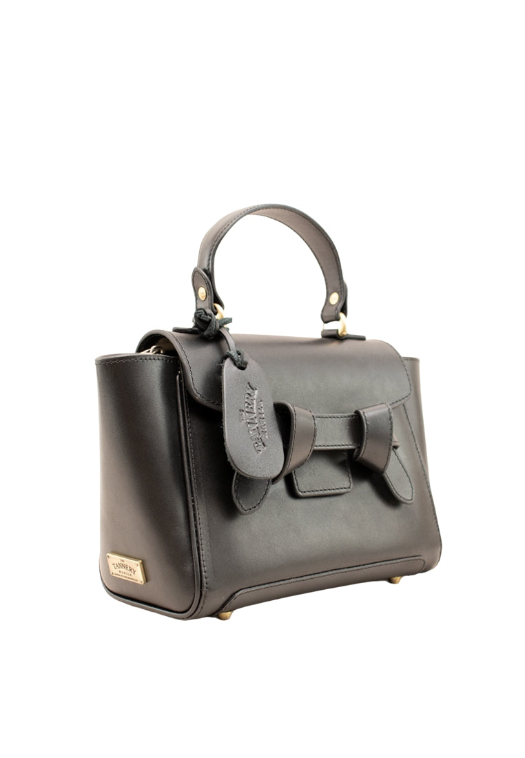 Fiona, Sable Black