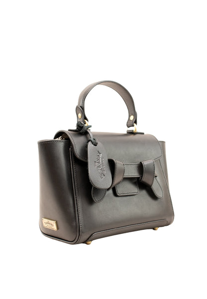 Fiona, Sable Black