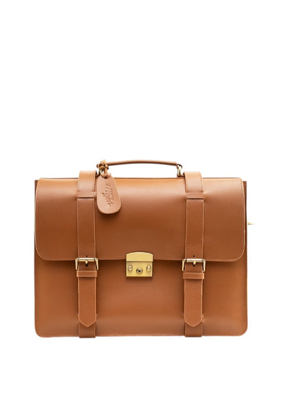 Malcolm, Sienna Tan