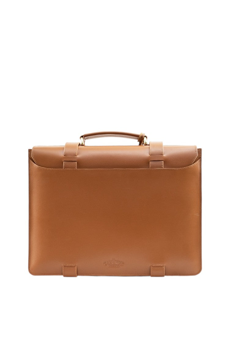 Malcolm, Sienna Tan
