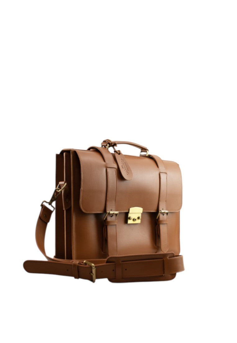 Malcolm, Sienna Tan