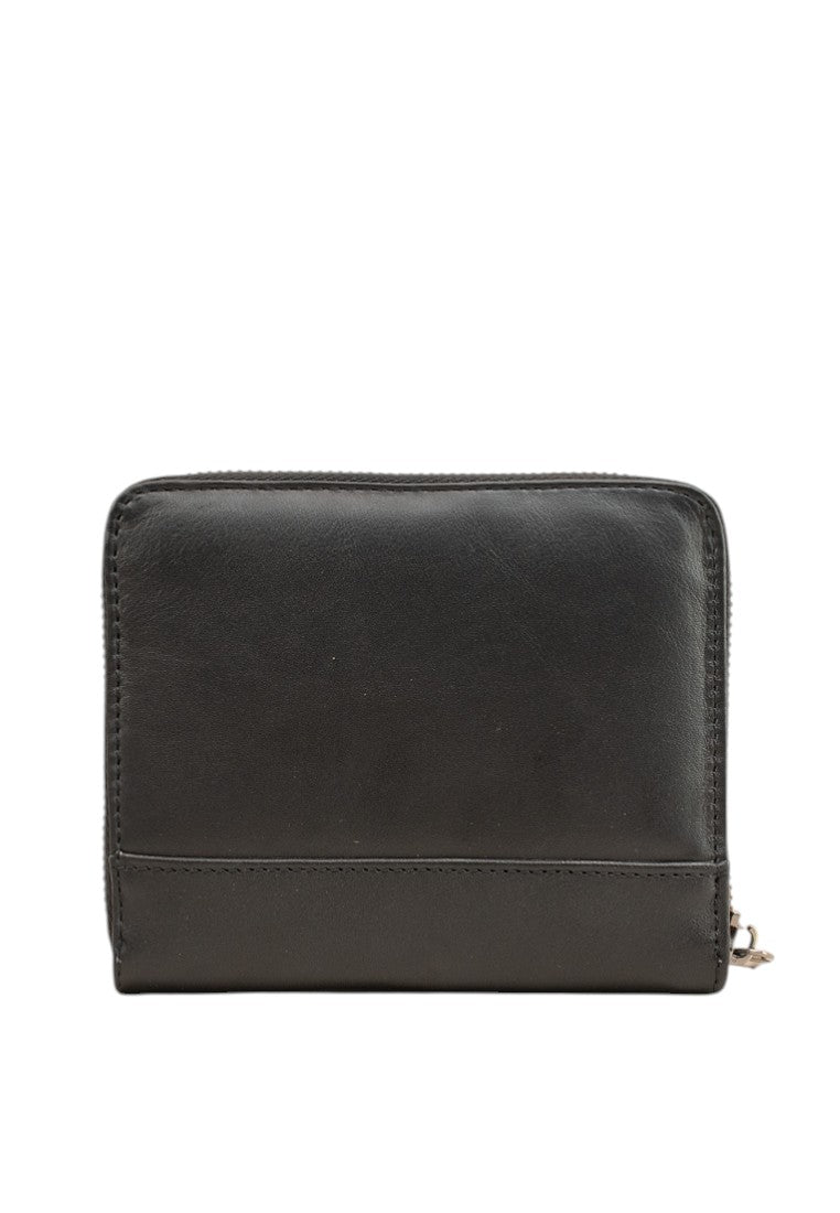 Cleo, Black