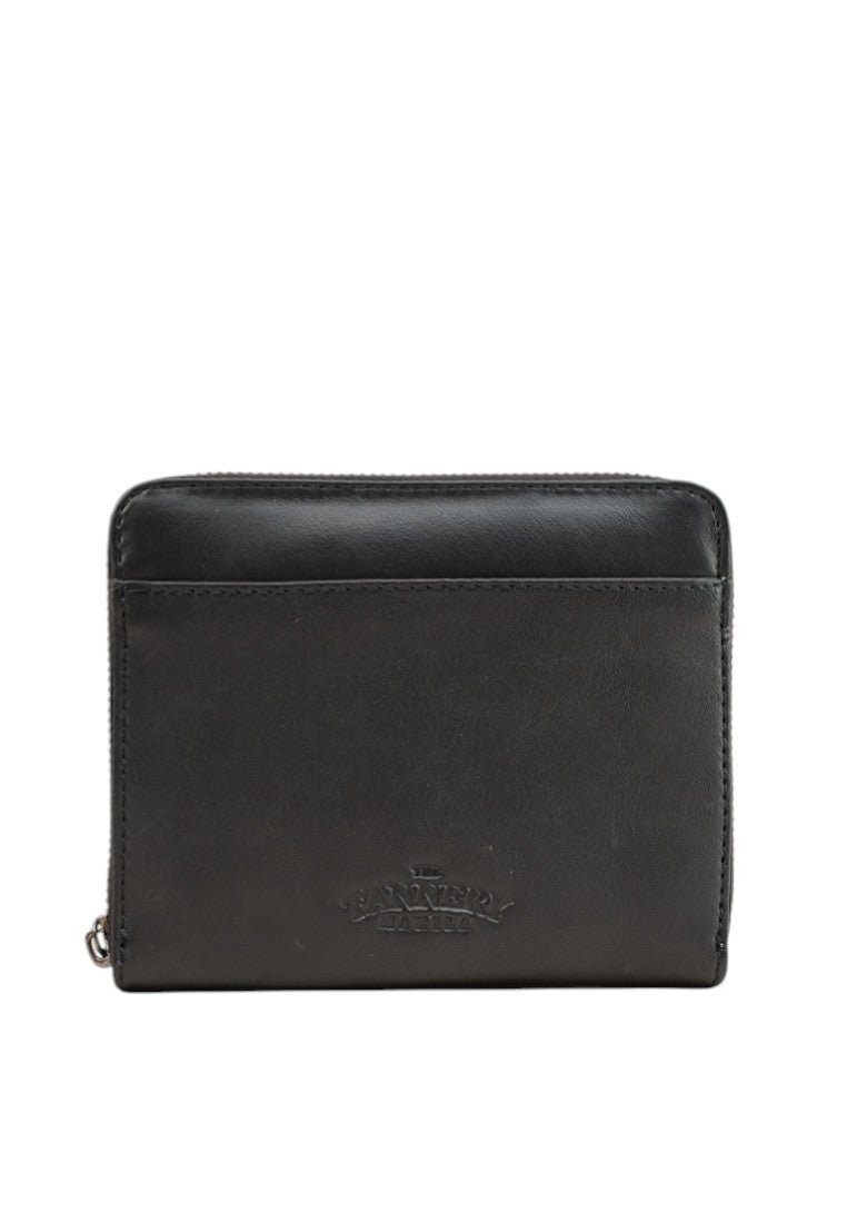 Cleo, Black