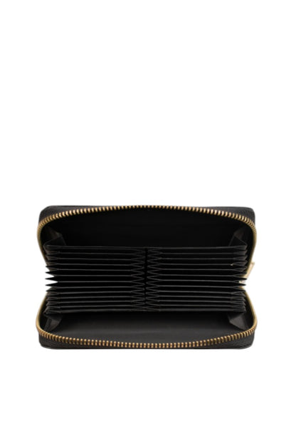 Cleo, Black