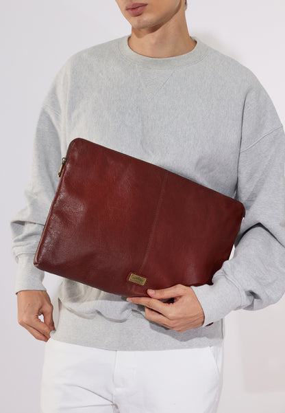Zachary (L), Reddish Brown